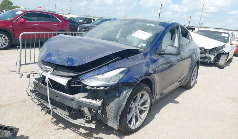 
								Tesla Model Y full									