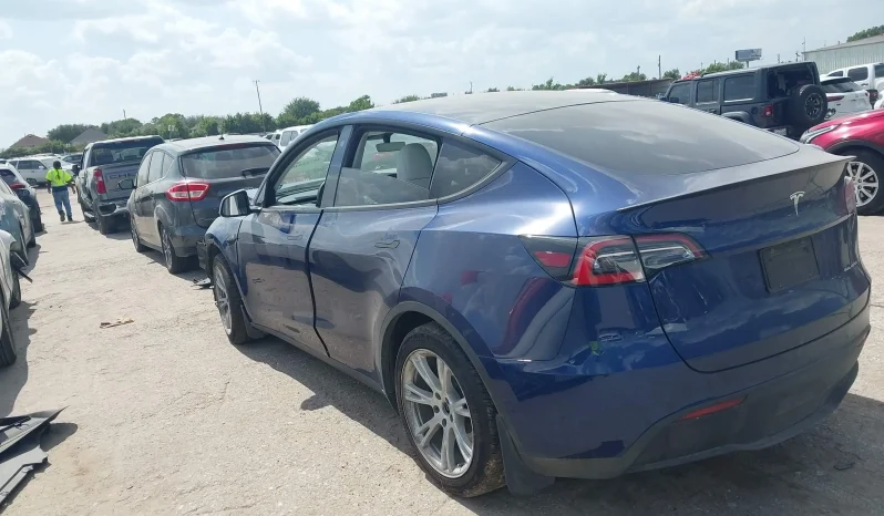 
								Tesla Model Y full									