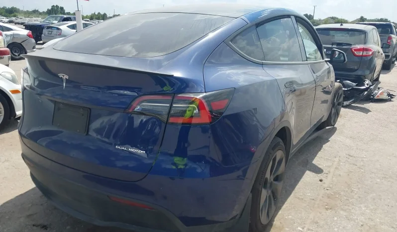 
								Tesla Model Y full									