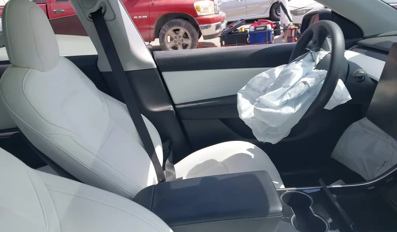 
								Tesla Model Y full									