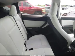 
										Tesla Model Y full									