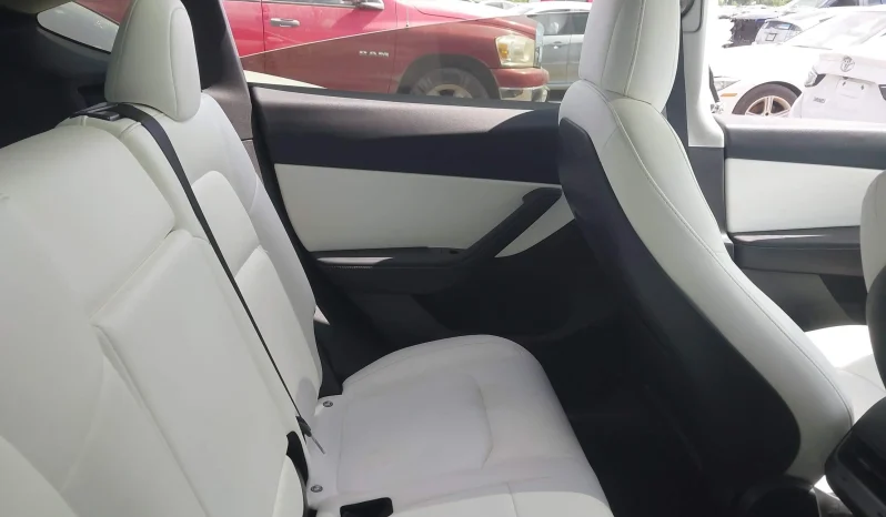 
								Tesla Model Y full									