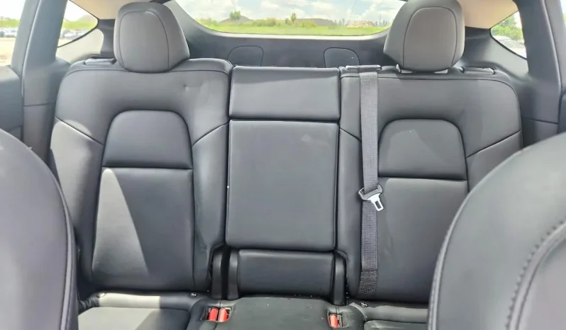 
								Tesla Model Y full									