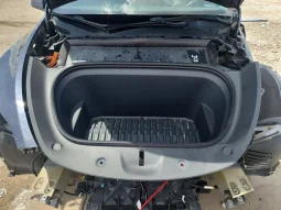 
										Tesla Model Y full									