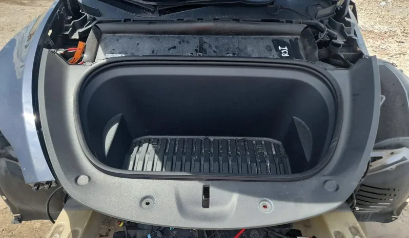 
								Tesla Model Y full									