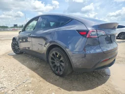 
										Tesla Model Y full									