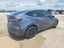 
										Tesla Model Y full									