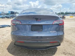 
										Tesla Model Y full									