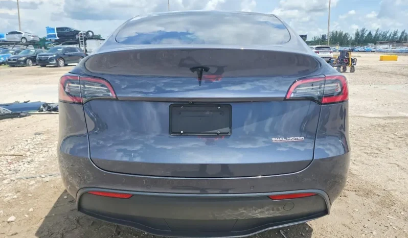 
								Tesla Model Y full									