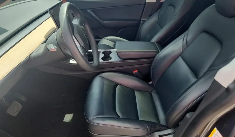 
								Tesla Model Y full									