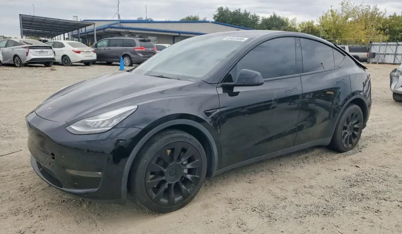 
								Tesla Model Y full									