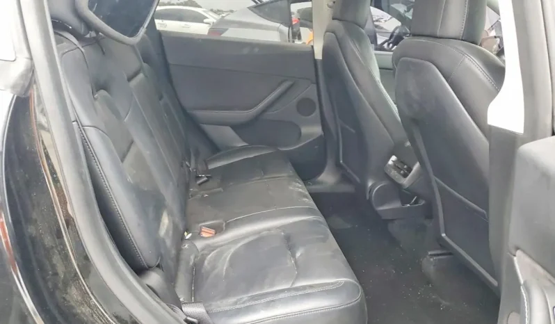 
								Tesla Model Y full									