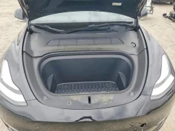 
										Tesla Model Y full									
