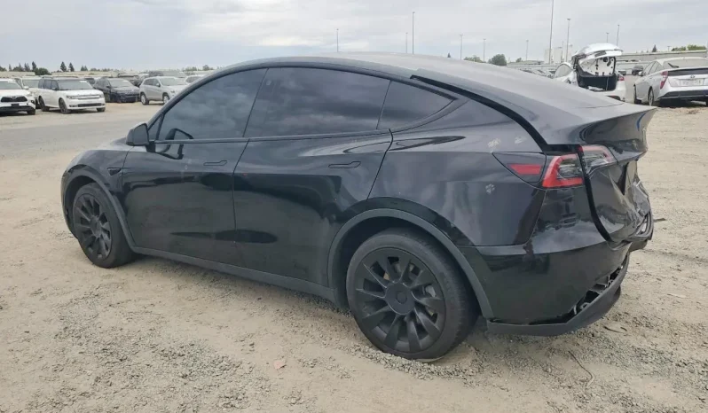 
								Tesla Model Y full									