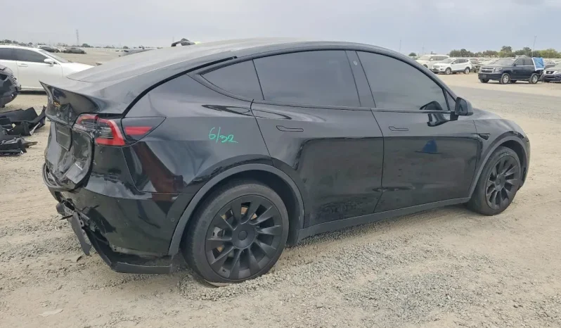 
								Tesla Model Y full									