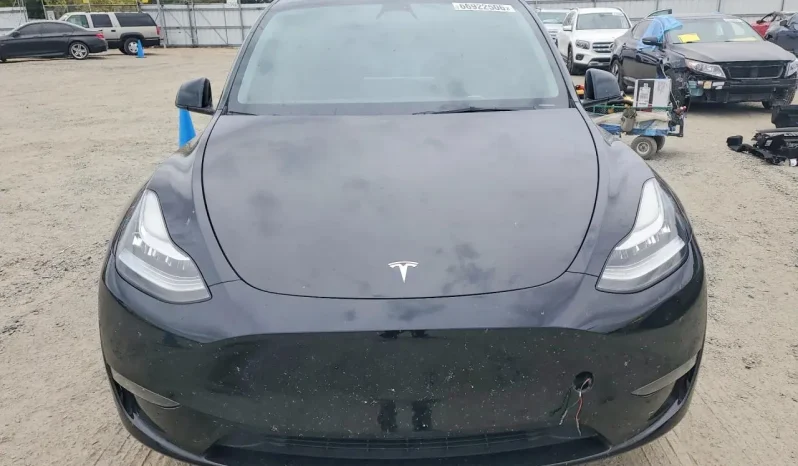 
								Tesla Model Y full									