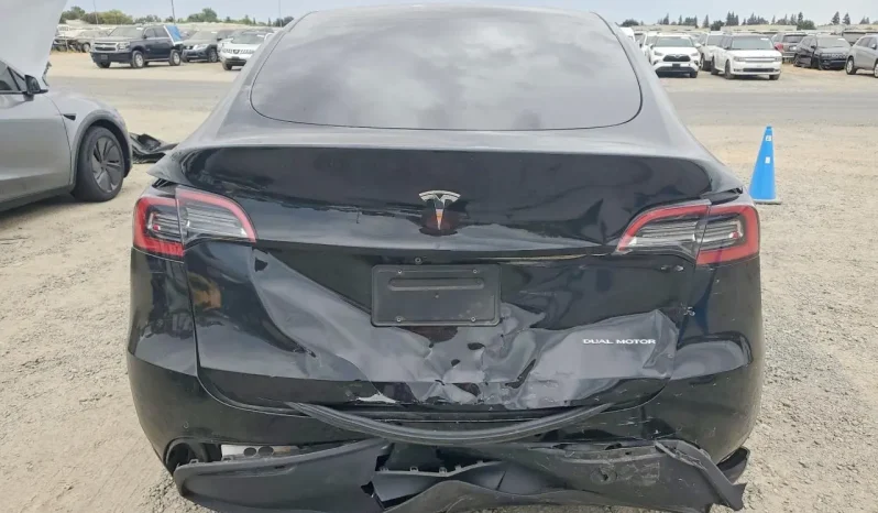 
								Tesla Model Y full									