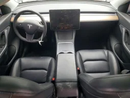 
										Tesla Model Y full									