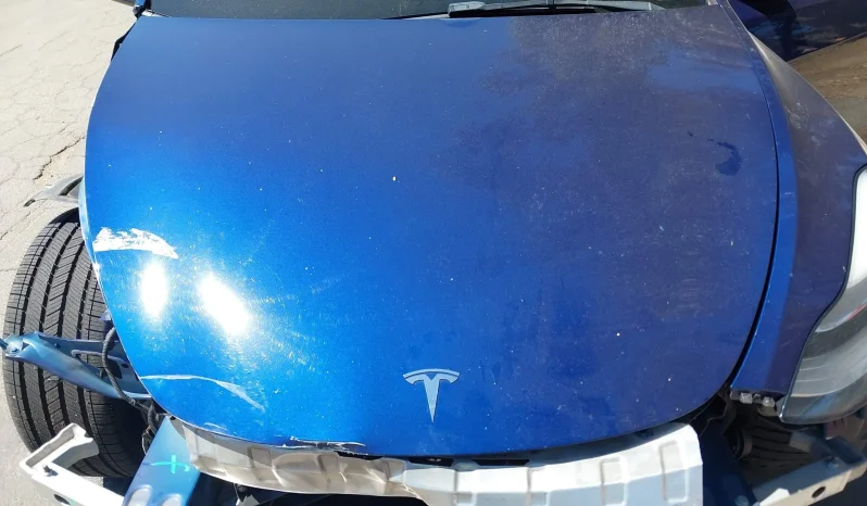 
								Tesla Model Y full									
