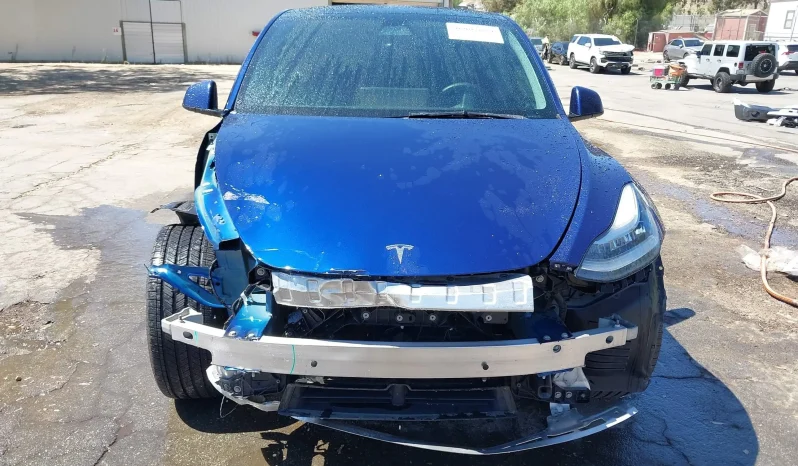 
								Tesla Model Y full									