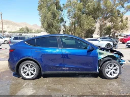 
										Tesla Model Y full									