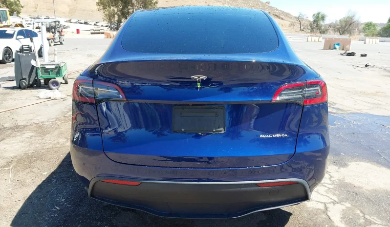 
								Tesla Model Y full									