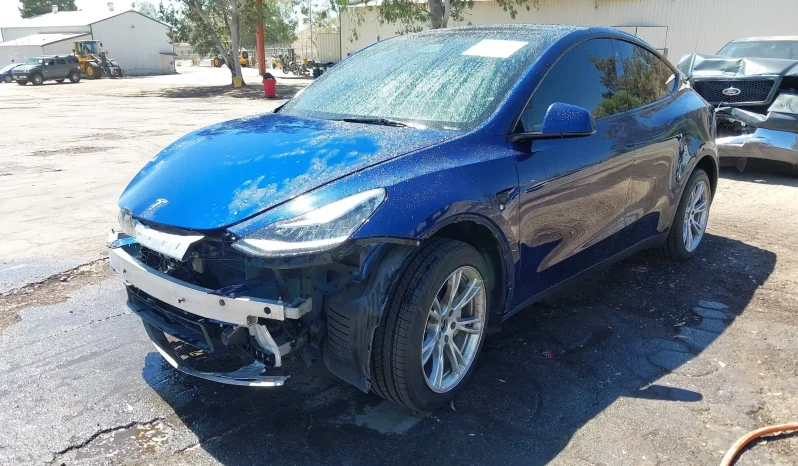 
								Tesla Model Y full									