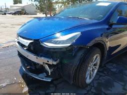 
										Tesla Model Y full									
