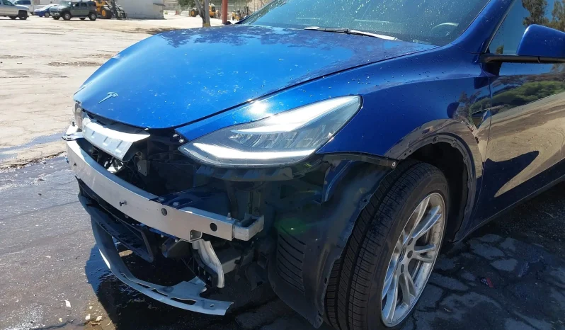 
								Tesla Model Y full									