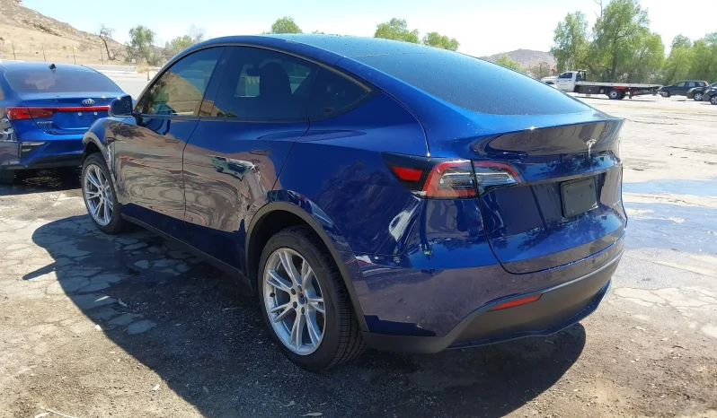 
								Tesla Model Y full									