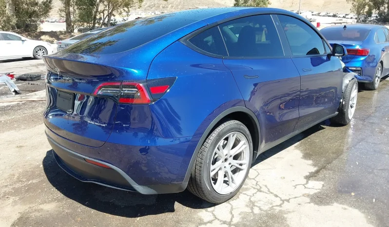 
								Tesla Model Y full									
