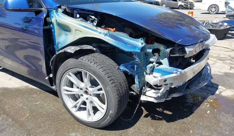 
								Tesla Model Y full									