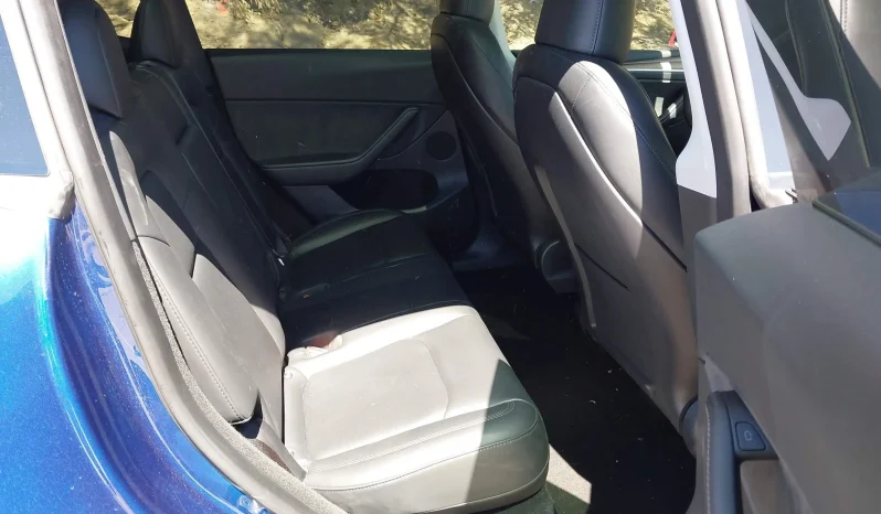 
								Tesla Model Y full									