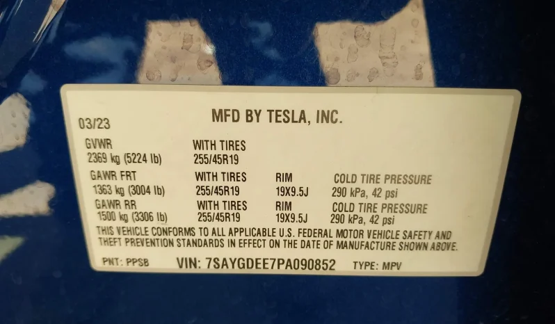 
								Tesla Model Y full									