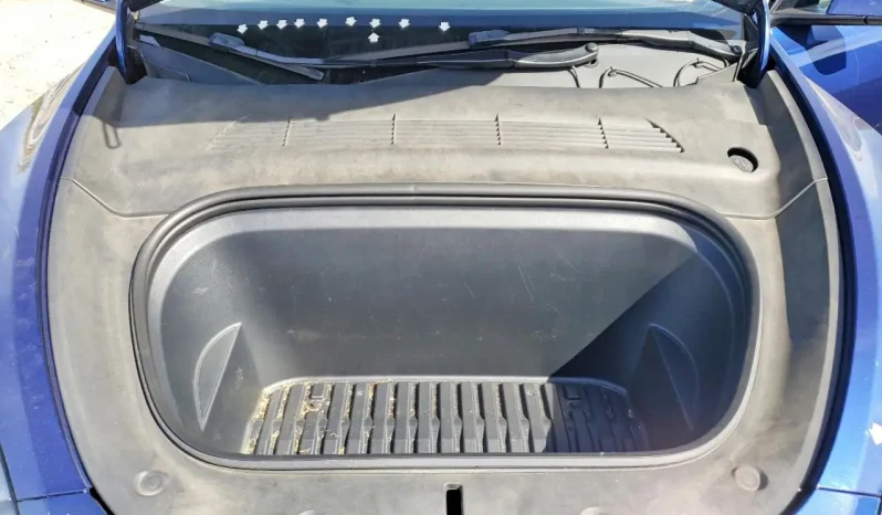 
								Tesla MODEL Y full									