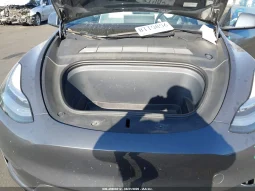 
										Tesla Model Y full									