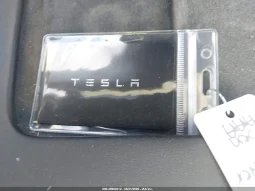 
										Tesla Model Y full									