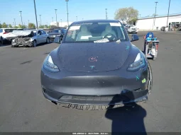 
										Tesla Model Y full									