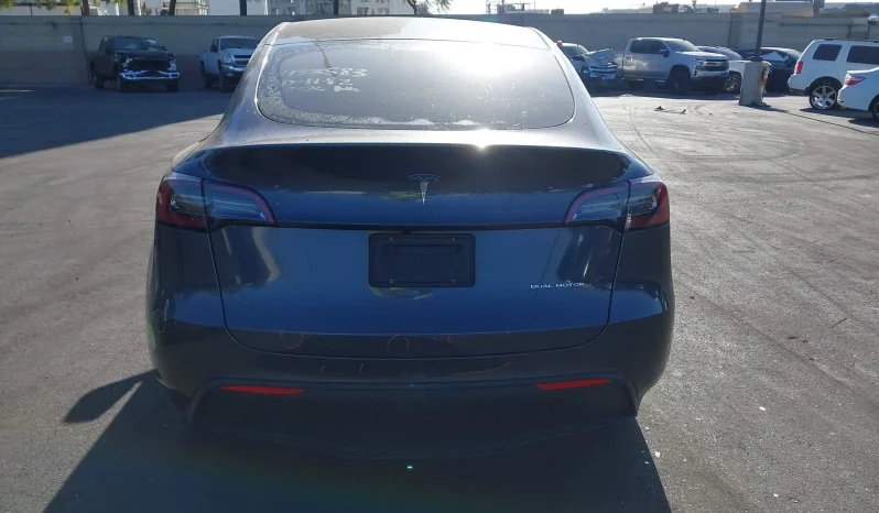 
								Tesla Model Y full									
