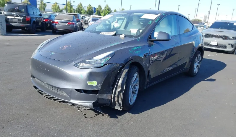 
								Tesla Model Y full									