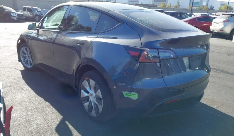 
								Tesla Model Y full									