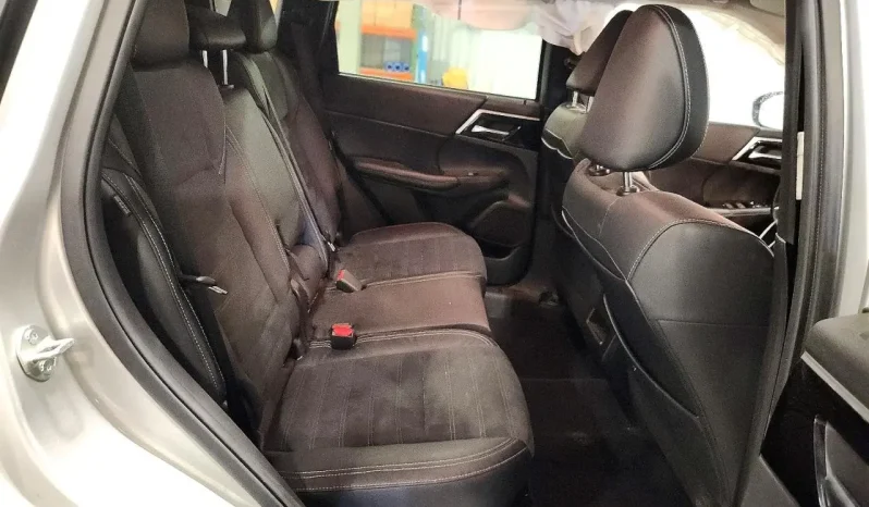 
								Mitsubishi Outlander full									