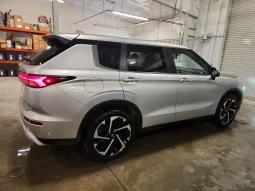 
										Mitsubishi Outlander full									