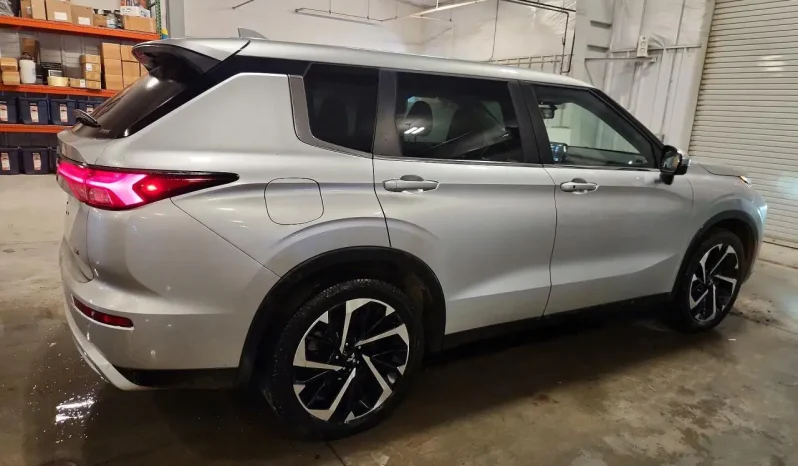 
								Mitsubishi Outlander full									