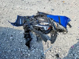 
										Lexus UX full									
