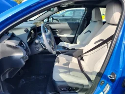 
										Lexus UX full									