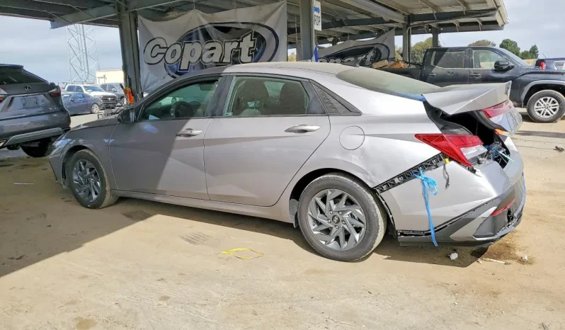 
								Hyundai Elantra full									