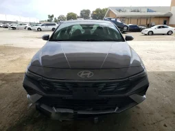 
										Hyundai Elantra full									