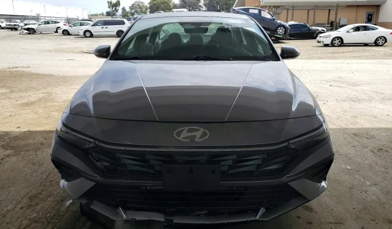 
								Hyundai Elantra full									