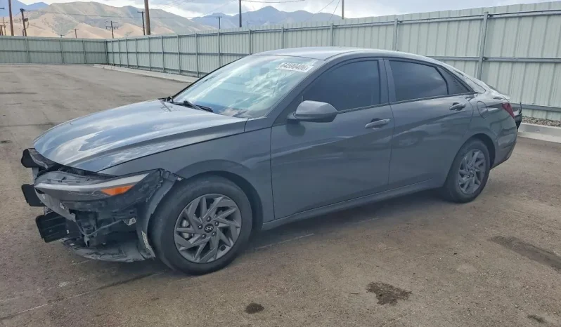 
								Hyundai Elantra full									